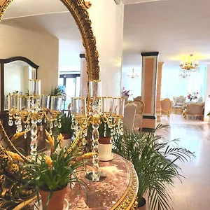 Royal 3*, Ivry-sur-Seine Frankreich