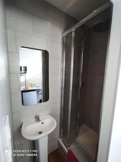 Hostal Hotel Lyonnais Niza