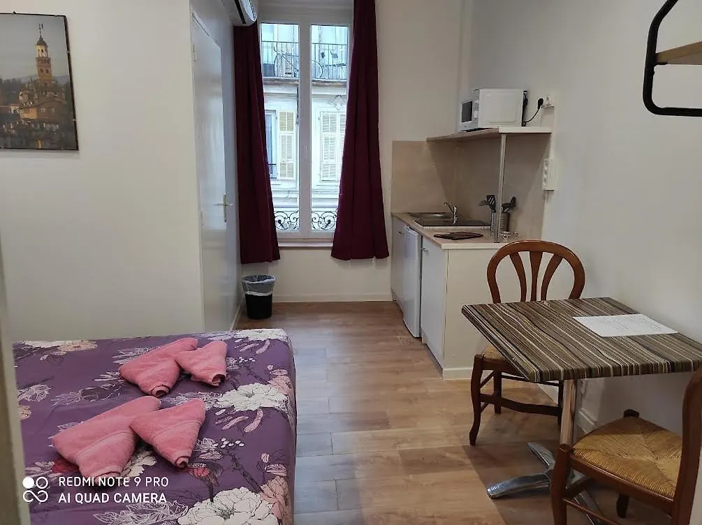 Hostal Hotel Lyonnais Niza