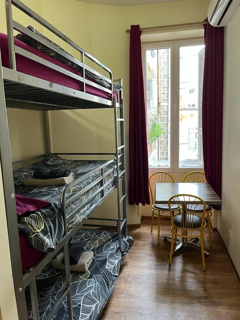 Hotel Lyonnais Niza Hostal