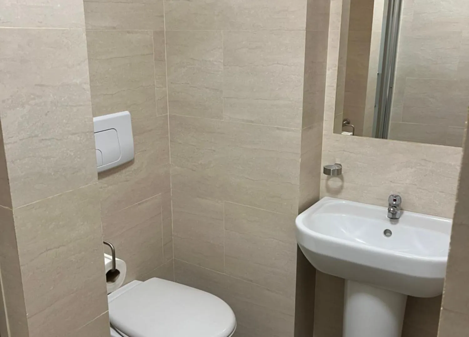 Hotel Lyonnais Niza Hostal
