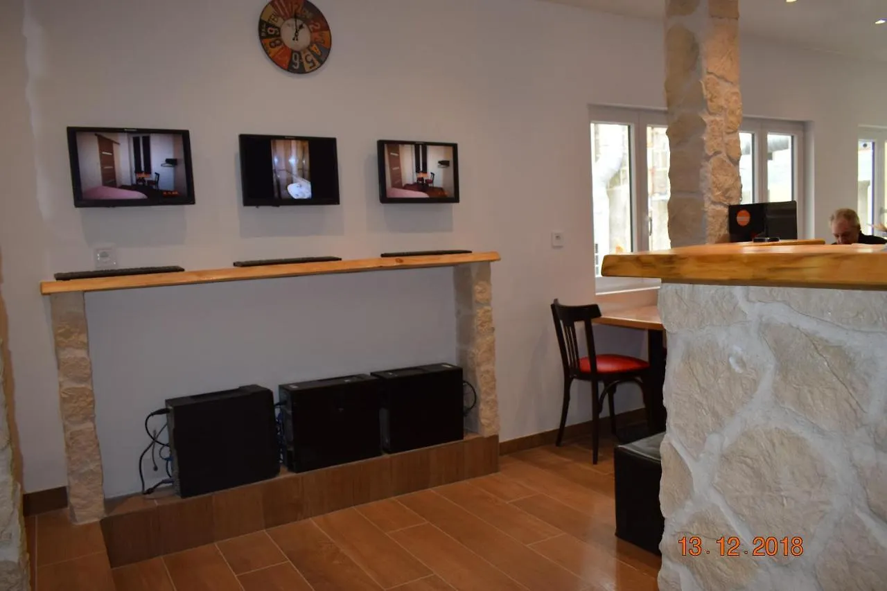 Hotel Lyonnais Niza Hostal