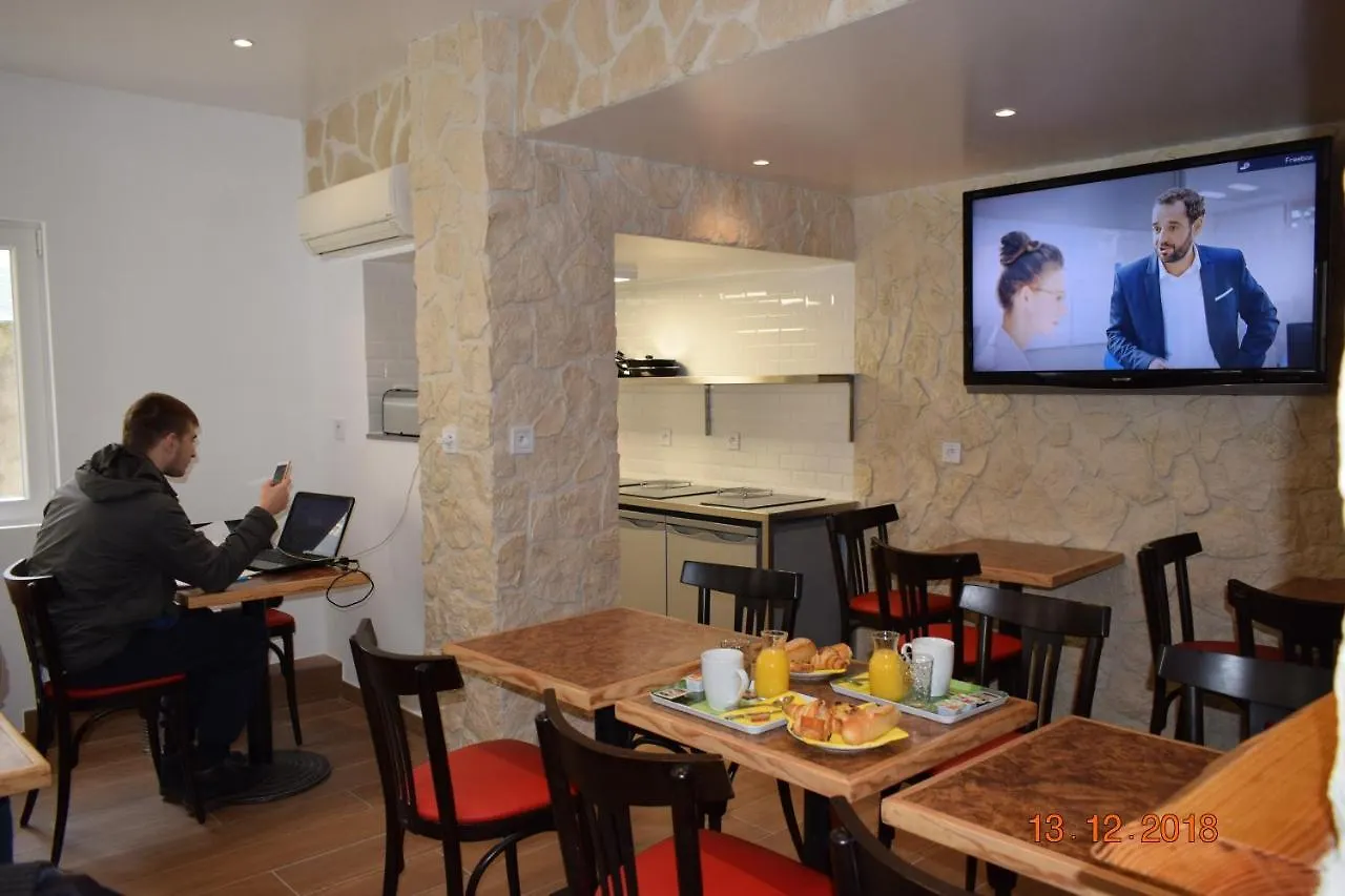 Hotel Lyonnais Niza